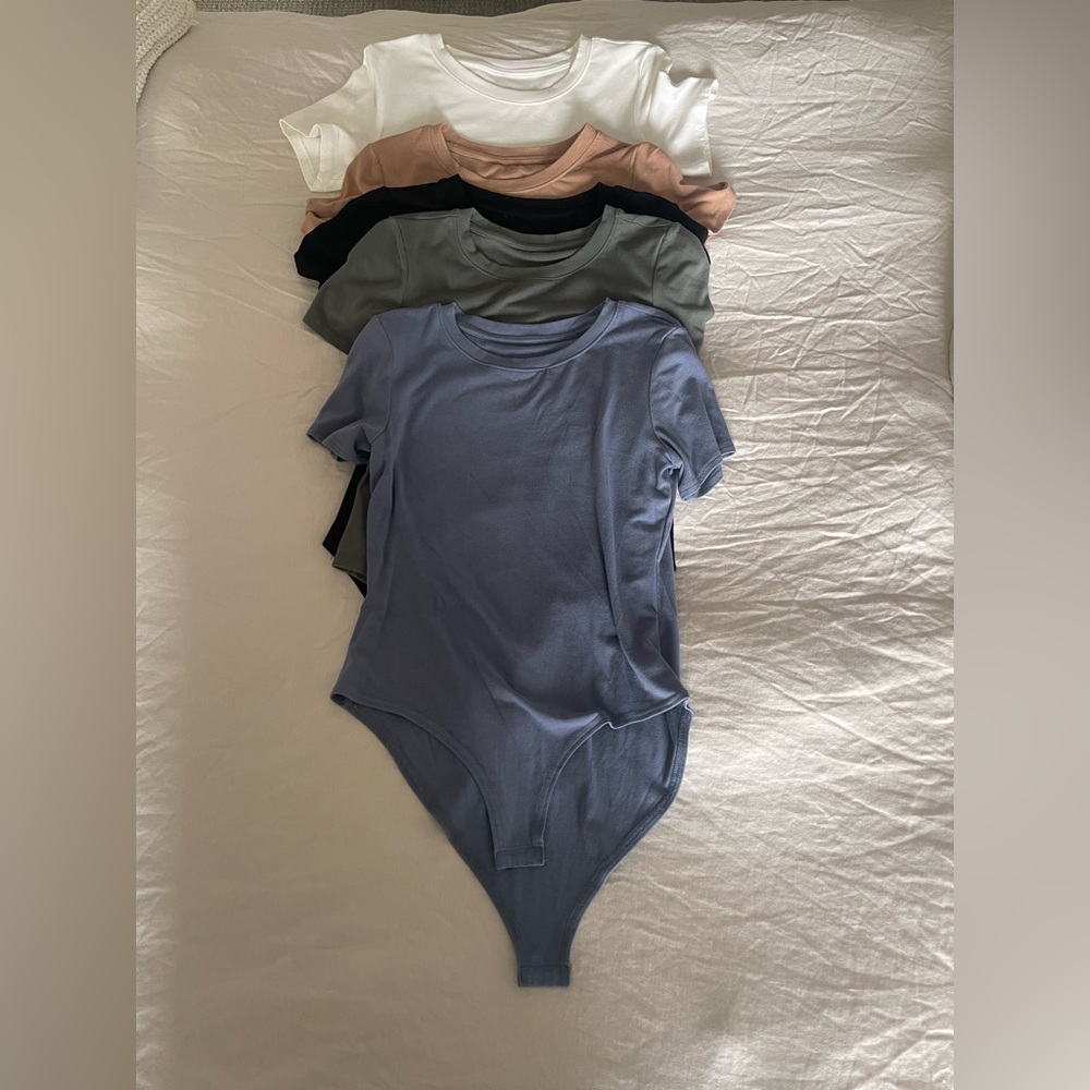 Set of 5 short sleeve bodysuits